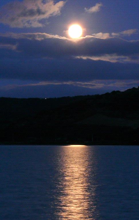 Stuart Weekes;6th May Perigee of the Moon.; Taken across Putiki Bay, Waiheke.